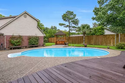 1207 W Edgewood Drive, Friendswood, TX 77546 - Photo 37