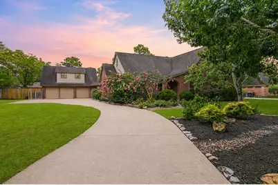 1207 W Edgewood Drive, Friendswood, TX 77546 - Photo 3