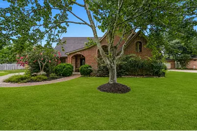 1207 W Edgewood Drive, Friendswood, TX 77546 - Photo 1