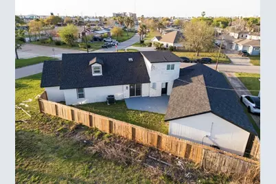 1402 Bayou Shore Drive, Galveston, TX 77551 - Photo 5