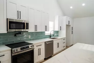 1402 Bayou Shore Drive, Galveston, TX 77551 - Photo 13