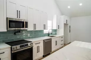 1402 Bayou Shore Dr, Galveston, TX 77551 - Photo 13