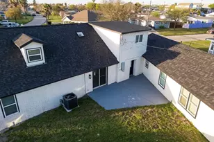 1402 Bayou Shore Dr, Galveston, TX 77551 - Photo 7