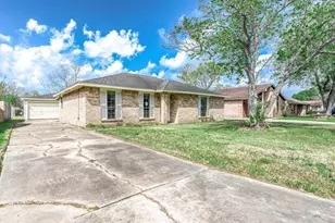1310 Northbrook Dr, Angleton, TX 77515 - Photo 1