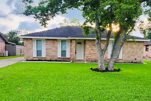 1310 Northbrook Dr, Angleton, TX 77515 - Photo 3