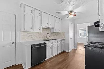 702 S Circle Drive, Baytown, TX 77520 - Photo 9