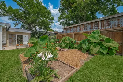 220 Palmyra Street, Houston, TX 77022 - Photo 9