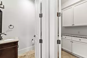 5637 Overbrook Ln, Houston, TX 77056 - Photo 19