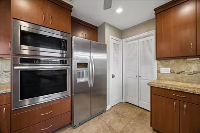 10906 Piping Rock Lane, Houston, TX 77042 - Photo 15