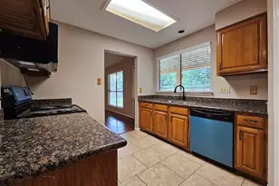 5619 Fairview Forest Dr, Houston, TX 77088 - Photo 7
