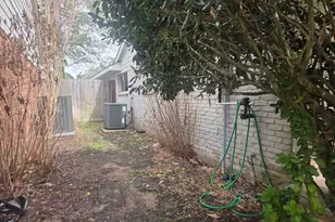 6002 Beaudry Dr, Houston, TX 77035 - Photo 9