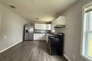 10341 Caxton St, Houston, TX 77016 - Photo 9