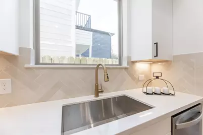 311 E 34th Street #A, Houston, TX 77018 - Photo 9