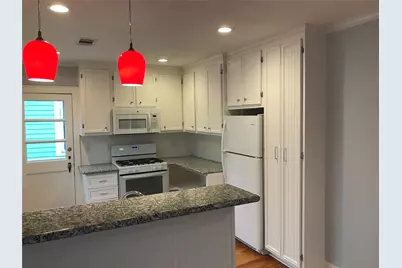 2009 30th Street #Upper, Galveston, TX 77550 - Photo 3