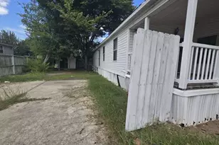 5815 Dylan Dr, Baytown, TX 77521 - Photo 5