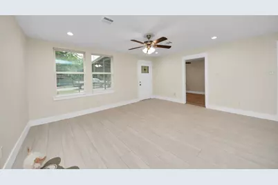 10521 Chesterfield Drive, Houston, TX 77051 - Photo 9