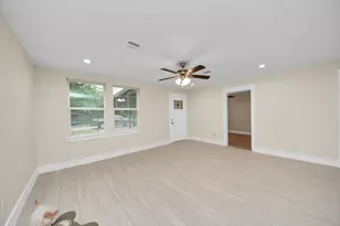 10521 Chesterfield Dr, Houston, TX 77051 - Photo 9