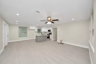 10521 Chesterfield Dr, Houston, TX 77051 - Photo 5