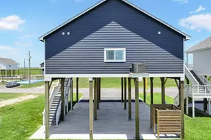 1035 Victoria Ln, Gilchrist, TX 77617 - Photo 9