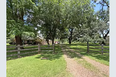 8203 Oyster Creek Drive, Missouri City, TX 77459 - Photo 5
