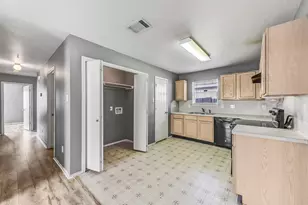 13518 Woodring Ct, Houston, TX 77045 - Photo 9