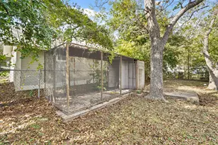 408 W Chauncy St, Brenham, TX 77833 - Photo 27