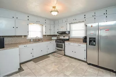 7023 W Hunter Drive, Hitchcock, TX 77563 - Photo 5