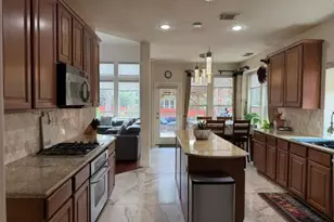 2 Carmeline Dr, The Woodlands, TX 77382 - Photo 13