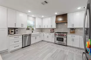 9214 Bintliff Dr, Houston, TX 77074 - Photo 11
