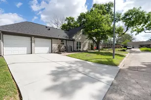 9214 Bintliff Dr, Houston, TX 77074 - Photo 43