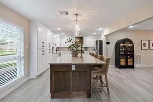 9214 Bintliff Dr, Houston, TX 77074 - Photo 9