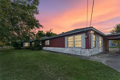 215 Ilfrey Street, Baytown, TX 77520 - Photo 3