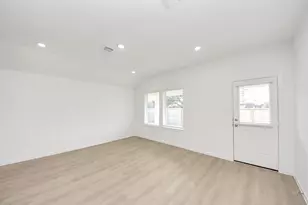 342 Amy St, Angleton, TX 77515 - Photo 19