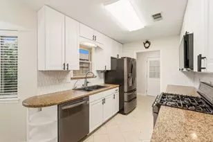 1911 Michele Dr, Sugar Land, TX 77498 - Photo 9