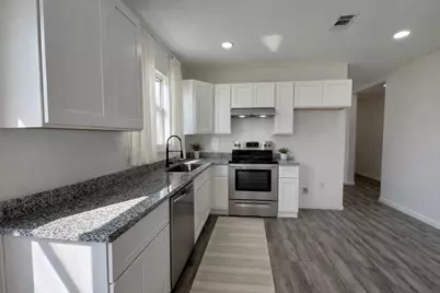 301 E 3rd E Street, Sweeny, TX 77480 - Photo 3