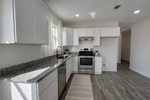 301 E 3rd St, Sweeny, TX 77480 - Photo 3