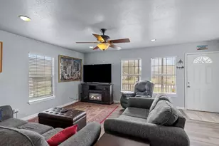 620 6th St, Dickinson, TX 77539 - Photo 9