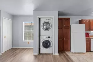 620 6th St, Dickinson, TX 77539 - Photo 17