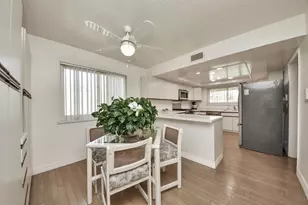 10522 Gulfstream Ln, Sugar Land, TX 77498 - Photo 7