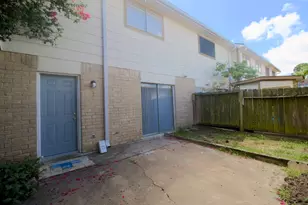 6393 S Briar Bayou Dr, Houston, TX 77072 - Photo 23