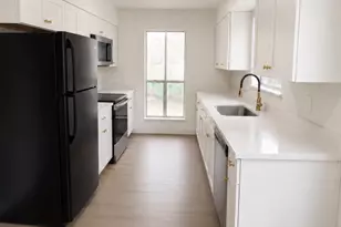 11211 Broken Sky Dr, Houston, TX 77064 - Photo 9