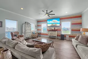 962 Surfside Dr, Crystal Beach, TX 77650 - Photo 11