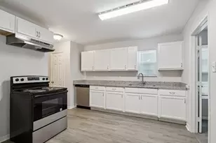 820 Texas St, Liberty, TX 77575 - Photo 3