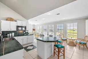 970 Gulfview Dr, Crystal Beach, TX 77650 - Photo 7