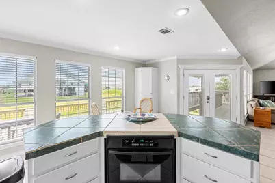 970 Gulfview Drive, Crystal Beach, TX 77650 - Photo 9