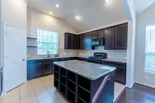 2506 Bay Hill Dr, Baytown, TX 77523 - Photo 9