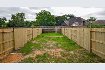 8110 Carver Road, Houston, TX 77088 - Photo 21