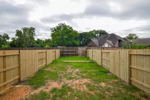 8110 Carver Rd, Houston, TX 77088 - Photo 21