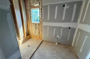 8110 Carver Rd, Houston, TX 77088 - Photo 13