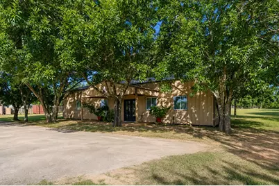 9318 E Creek Bend Drive, Needville, TX 77461 - Photo 9